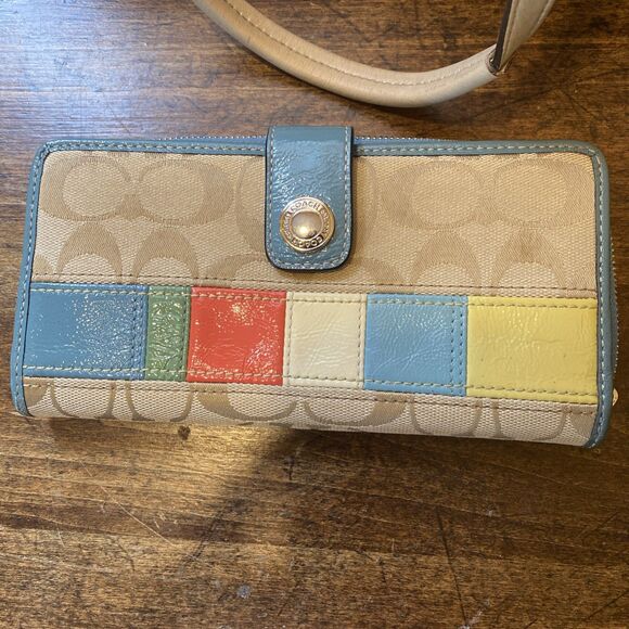 Coach Signature Stripe Multi Color Hobo Bag Plus Wallet Make an Offer! - Picture 5 of 9